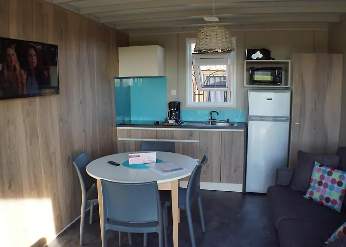 Ferme Du Chateau Üdülőpark Monampteuil